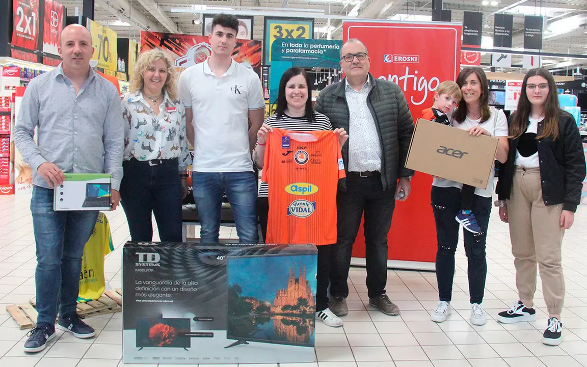 Los ganadores han sido Ana Vallejo (camiseta); Javier Moneo (Tablet); Maite A&ntilde;&oacute;n (port&aacute;til), y Jes&uacute;s Villanueva (Televisi&oacute;n)