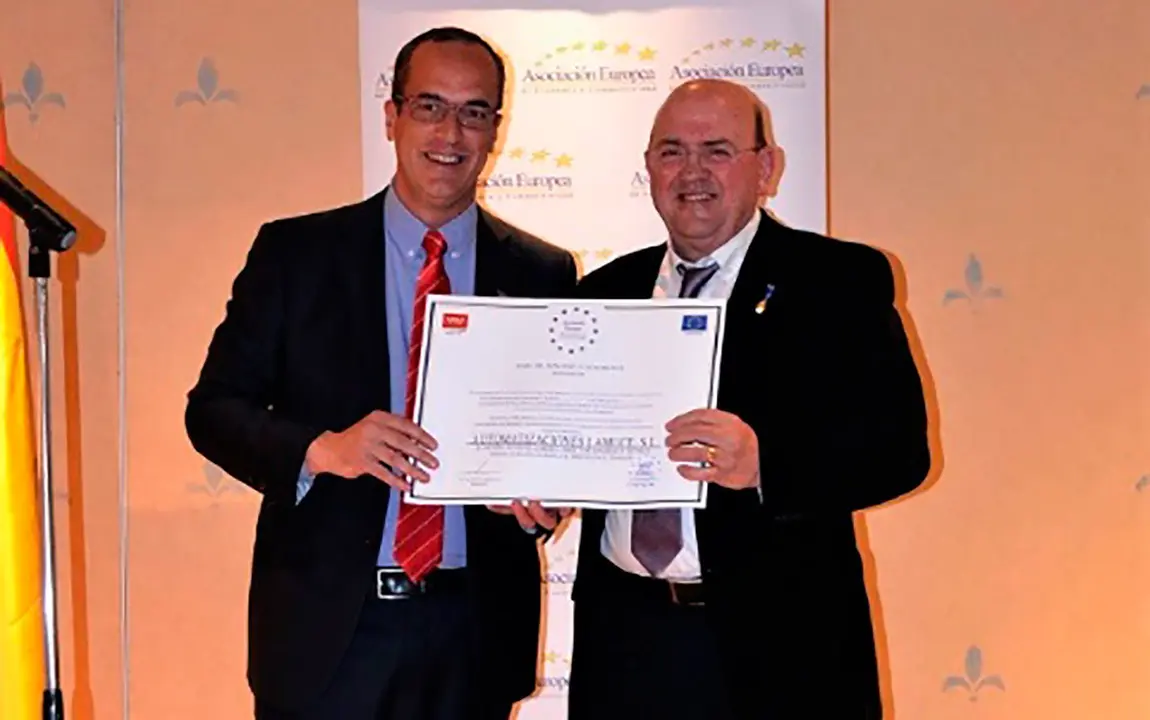 Entrega de la medalla de Oro