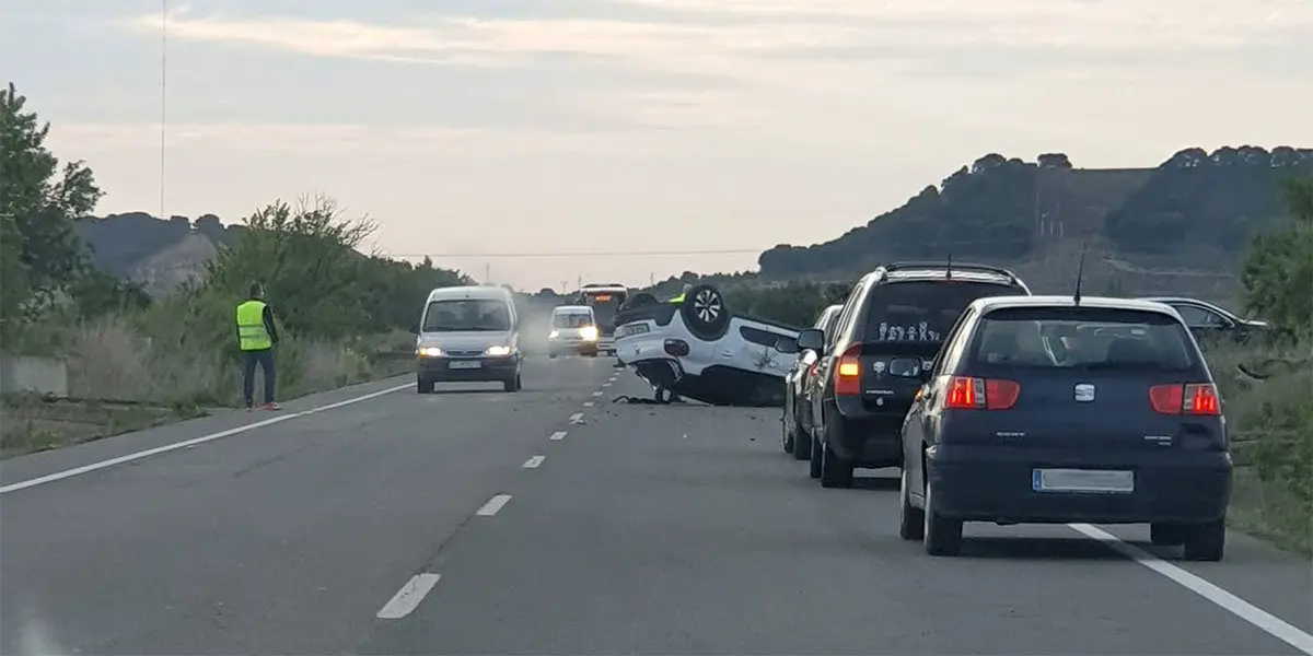 Un carril de la carretera direcci&oacute;n Montes del Cierzo est&aacute; cerado