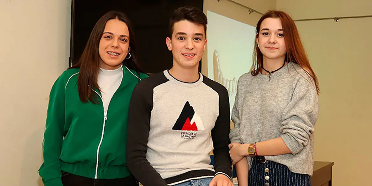 De izquierda a derecha, Carmen Aguirre, Mario Sanz y Mar&iacute;a Comp&eacute;s, instantes antes de la charla que tuvo lugar el 21 de febrero de 2019 en el Centro C&iacute;vico R&uacute;a