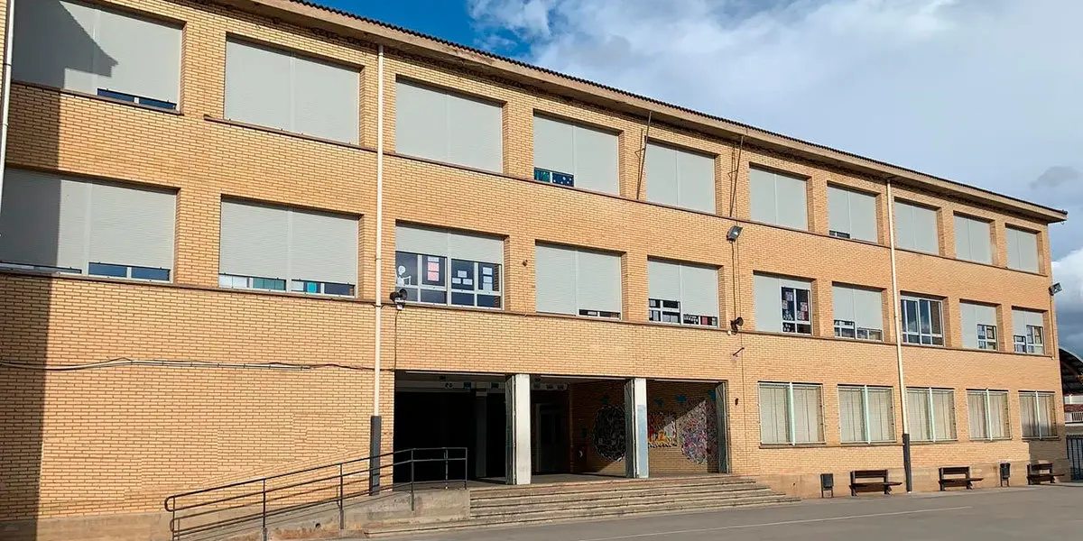 Reforma de las ventanas del colegio de Corella