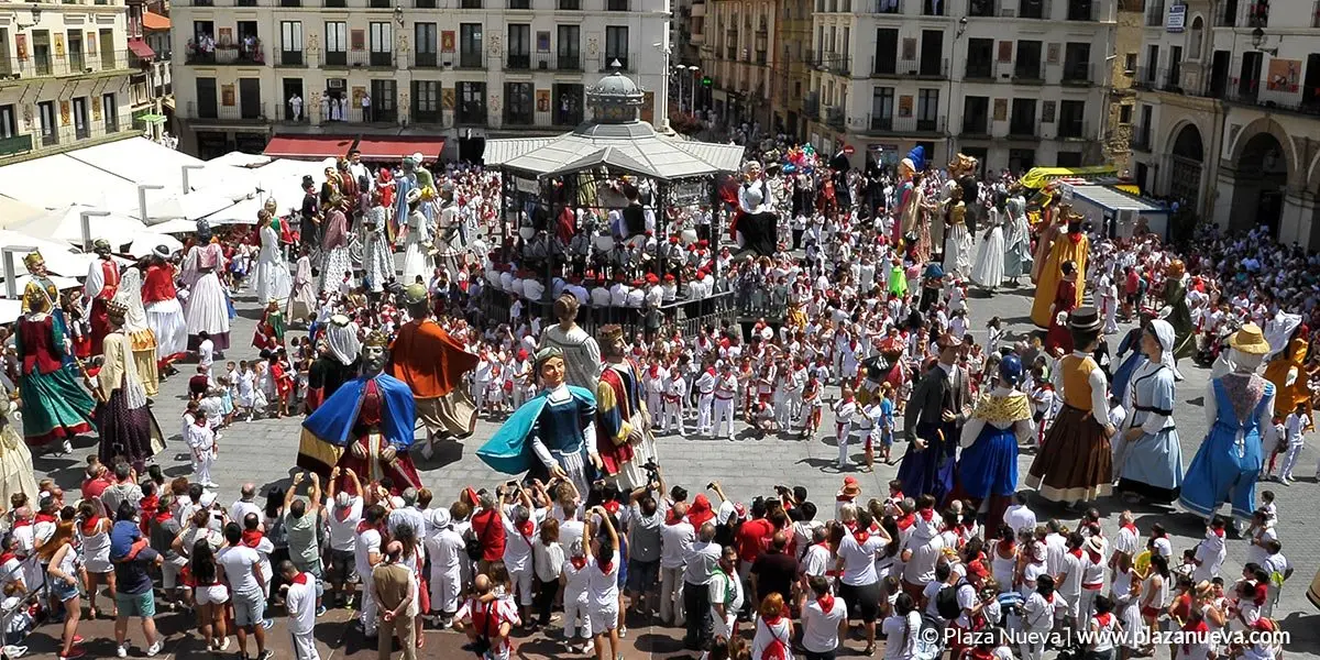 Pe&ntilde;as - Celebraci&oacute;n de la Gigantada organizada por la Orden del Volat&iacute;n