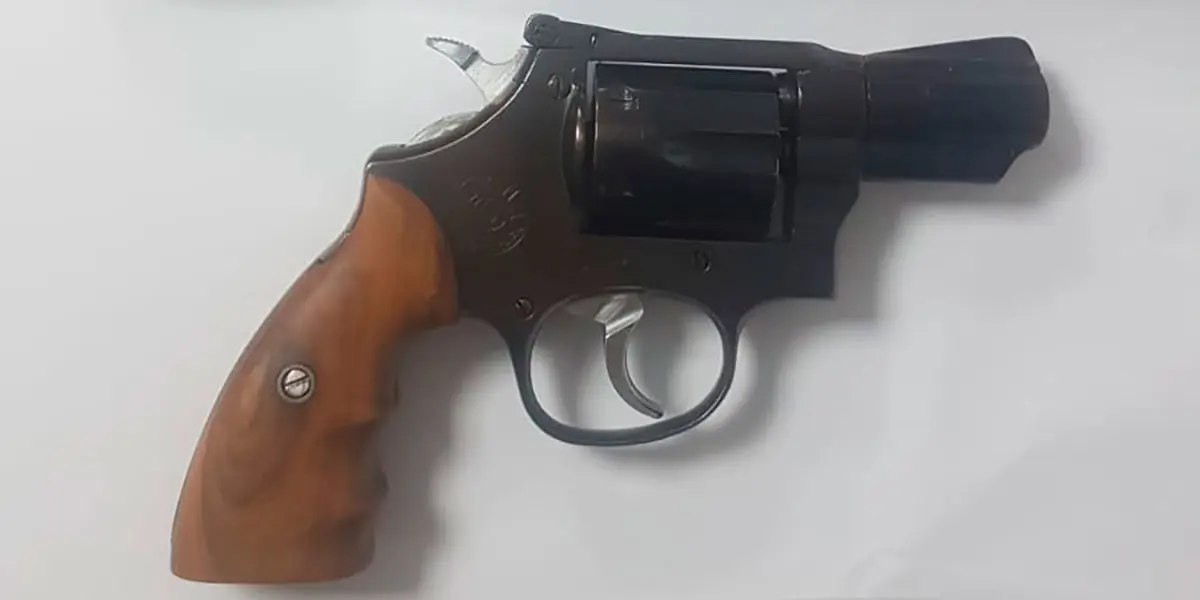 Una de las pistolas encontradas