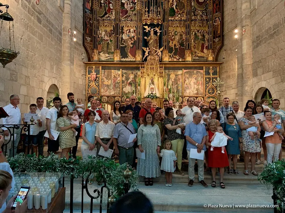 Congregaci&oacute;n Santa Ana presentaci&oacute;n nuevos cofrades