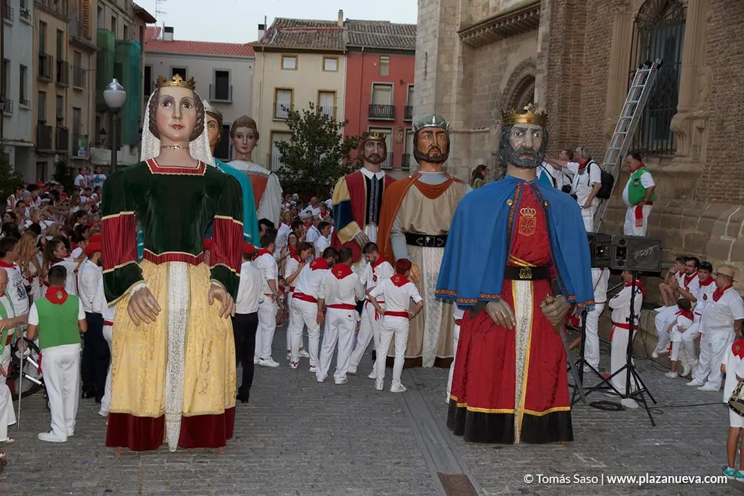 FIestas de Tudela, D&iacute;a 24 - Imposici&oacute;n del pa&ntilde;uelo en la reja 1