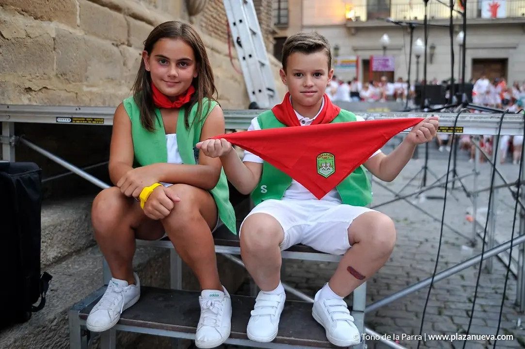 FIestas de Tudela, D&iacute;a 24 - Imposici&oacute;n del pa&ntilde;uelo en la reja 5