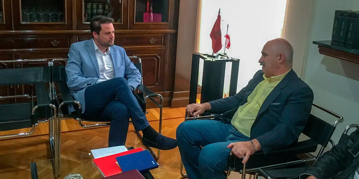 Alejandro Toquero recibe al nuevo Consejero de Ordenación del Territorio, Vivienda, Paisaje y Proyectos Estratégicos, José María Aierdi