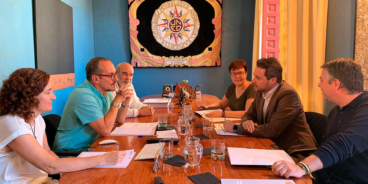 Luis J. Fernández en su primera reunión con el alcalde de Tudela, Alejandro Toquero