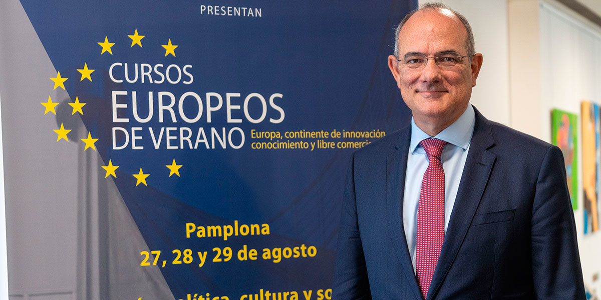 Jaume Duch, director general de Comunicación y portavoz del Parlamento Europeo, antes de su intervención en los Cursos Europeos de Verano