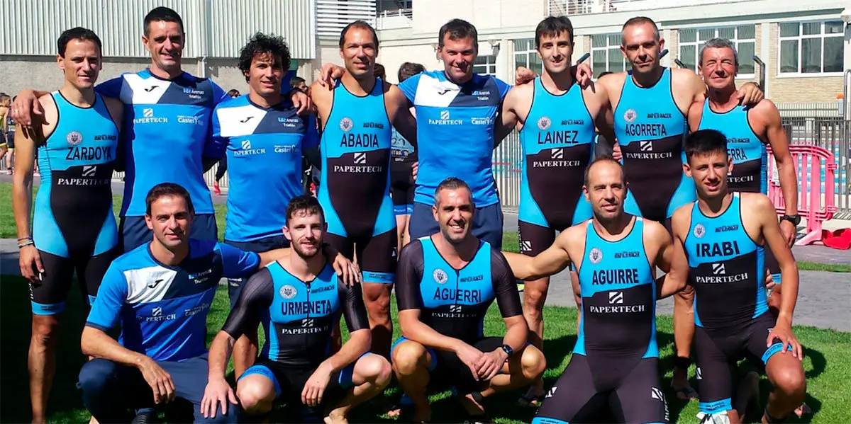 Participantes del SDR Arenas en el Triatlón contrareloj por equipos en distancia sprint