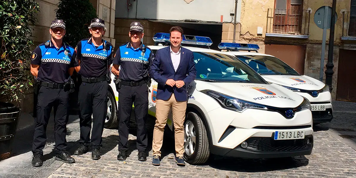 Los subinspectores Ricardo Casamián y José Antonio Agramonte, Juan Cruz Ruiz jefe de la Policía Local y el alcalde Alejandro Toquero