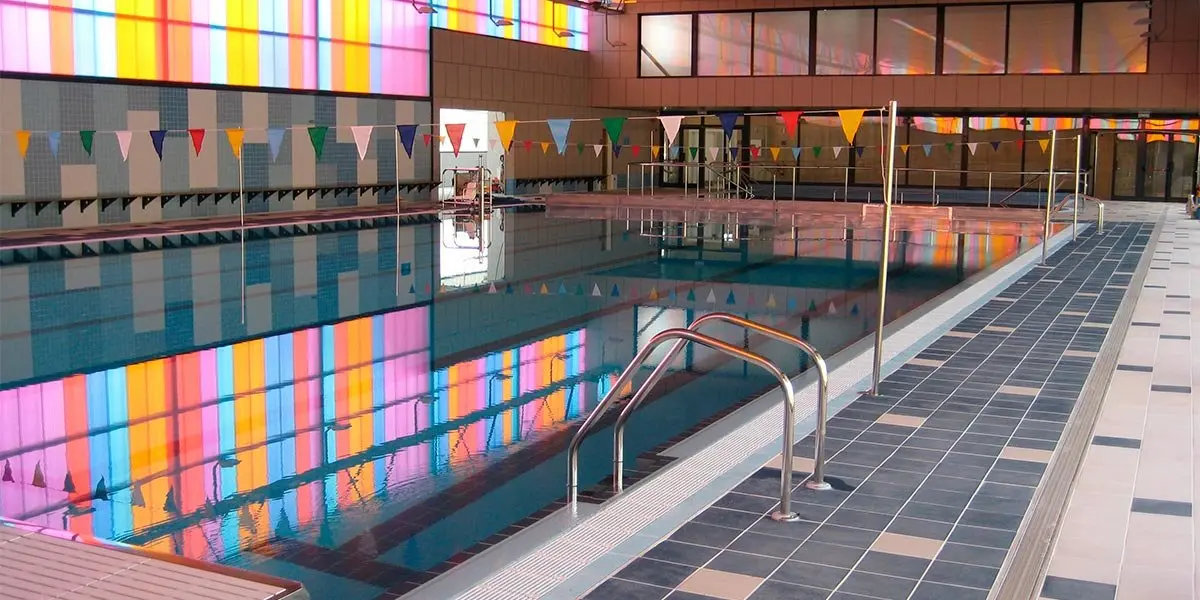 Piscinas de las instalaciones deportivas El Romeral de Castej&oacute;n