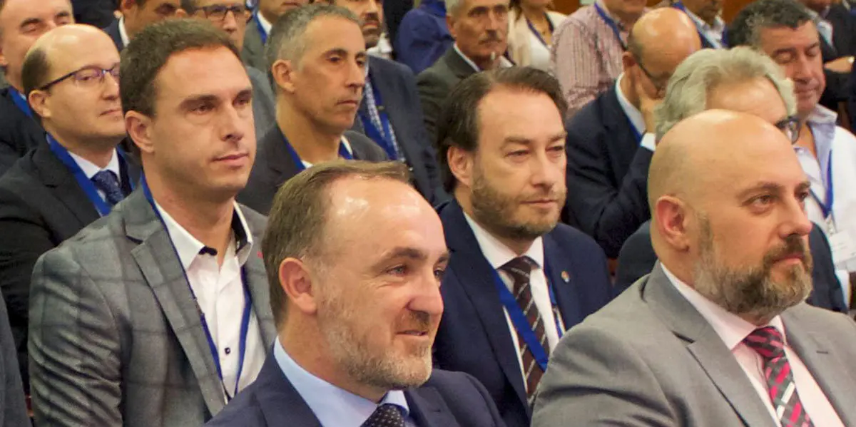 El Rector de la UPNA Ramón Gonzalo García en la gala de AER