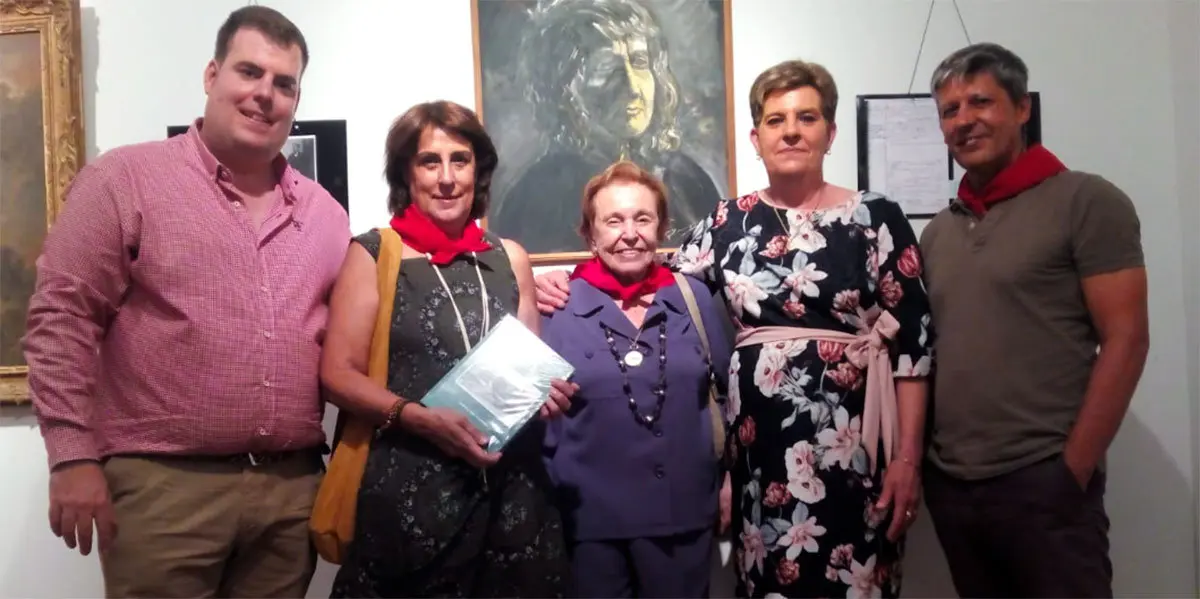Andrés J. Sanz Fernández junto a la familia de Antonio Fernández