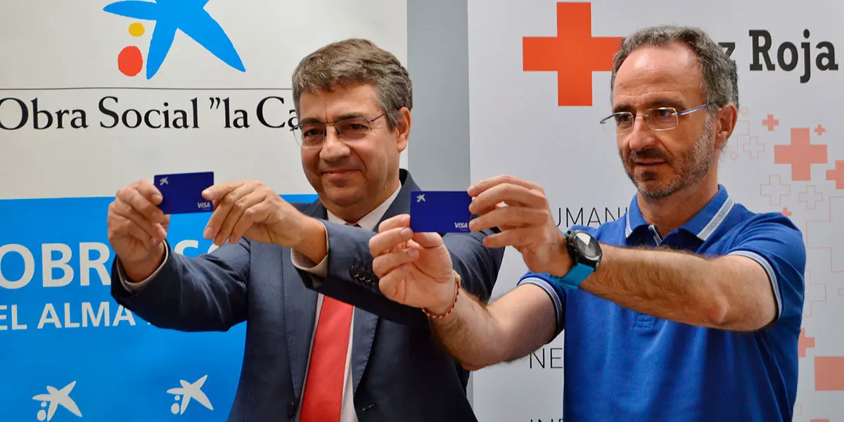 Juanjo San Martín Baquedano y Carlos Asarta presentan 648 tarjetas prepago entre familias en riesgo de exclusión social