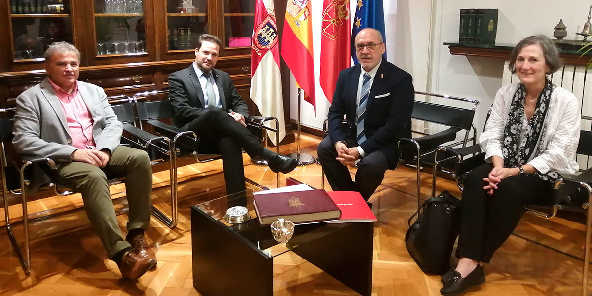 Reunión del  Alcalde de Tudela y el Consejero de Universidad
