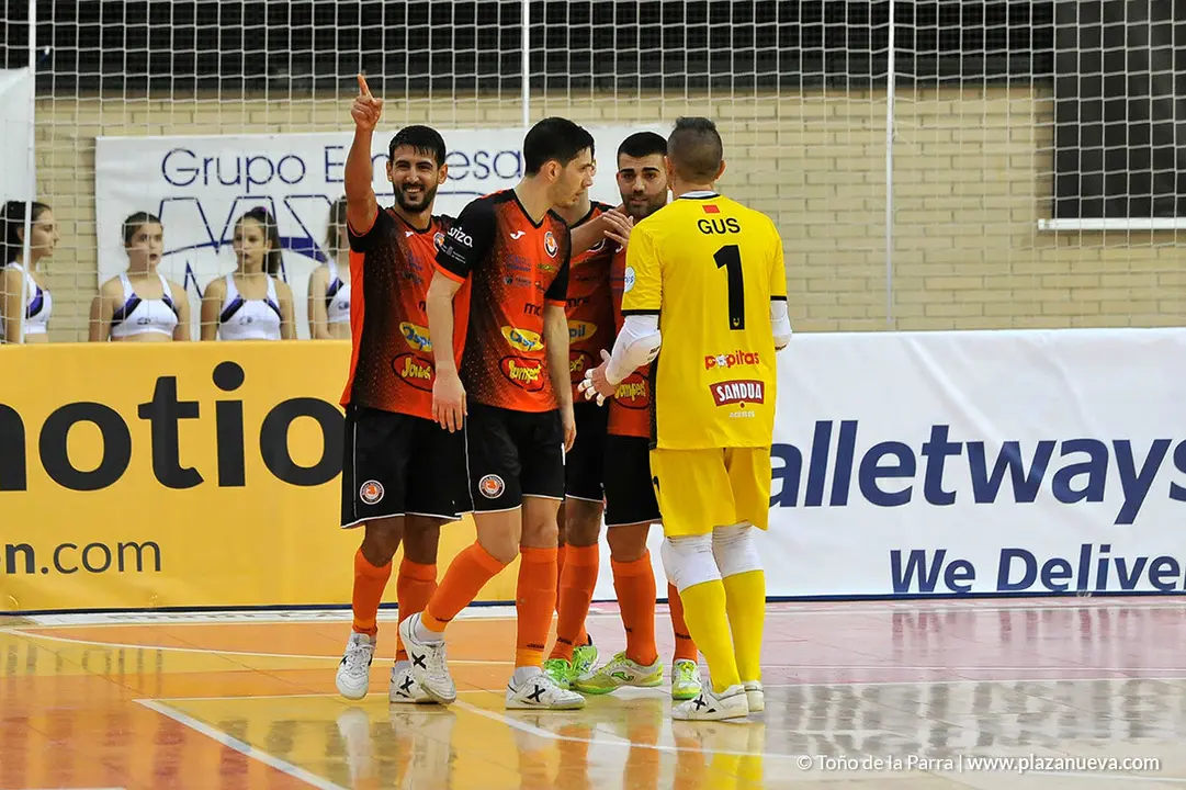 Lemine, autor del pase, celebra el segundo gol navarro