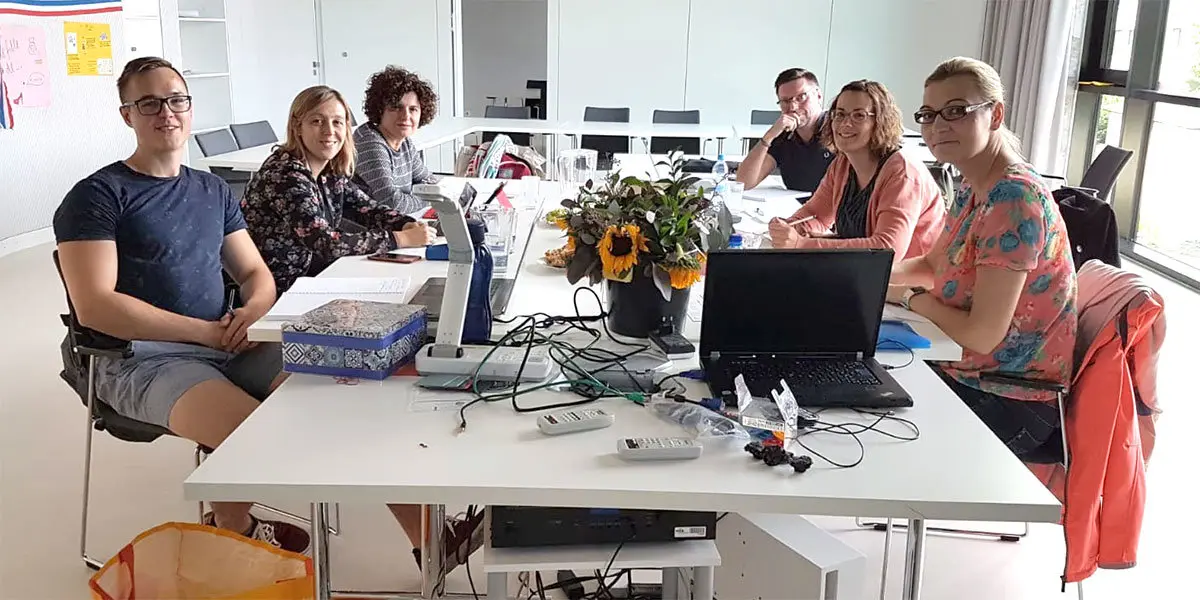 La profesora Ester Gallardo con otros profesores europeos participantes