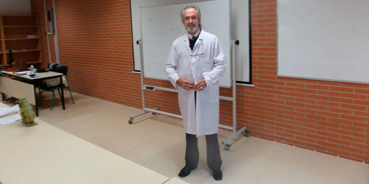 Loperena en su charla en el IES Valle del Ebro