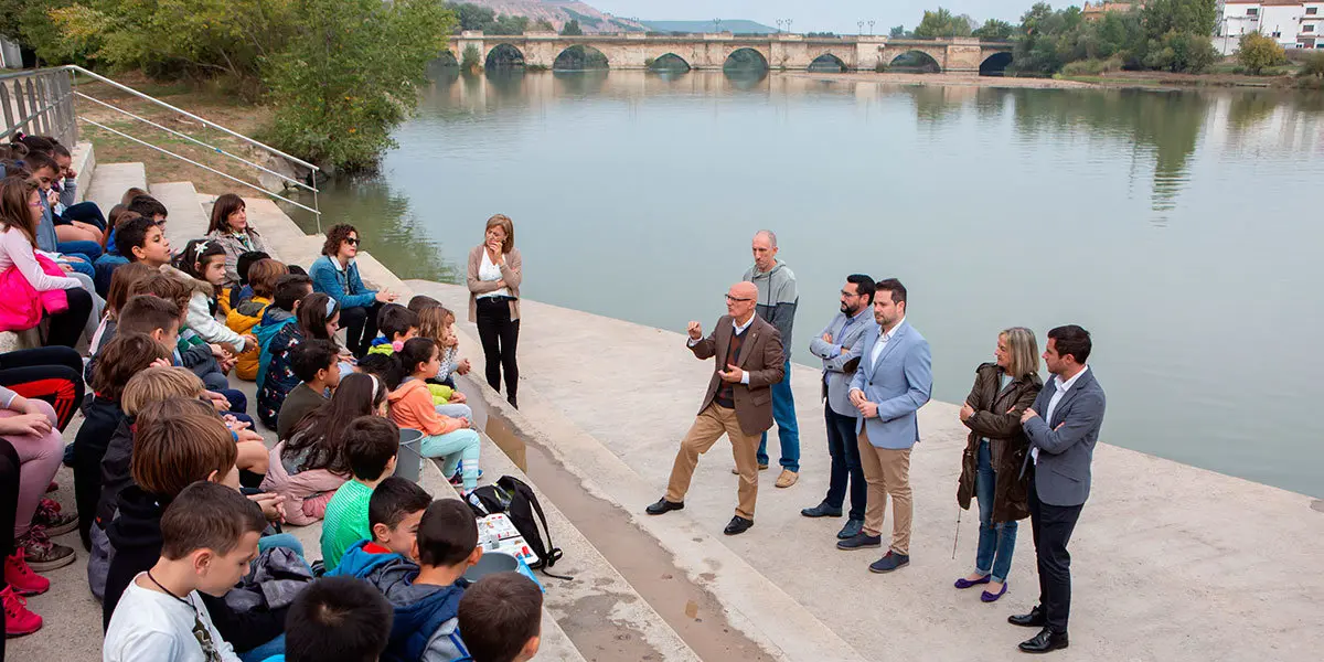 El consejero Ciriza se dirige al alumnado del Colegio P&uacute;blico Griseras en Tudela