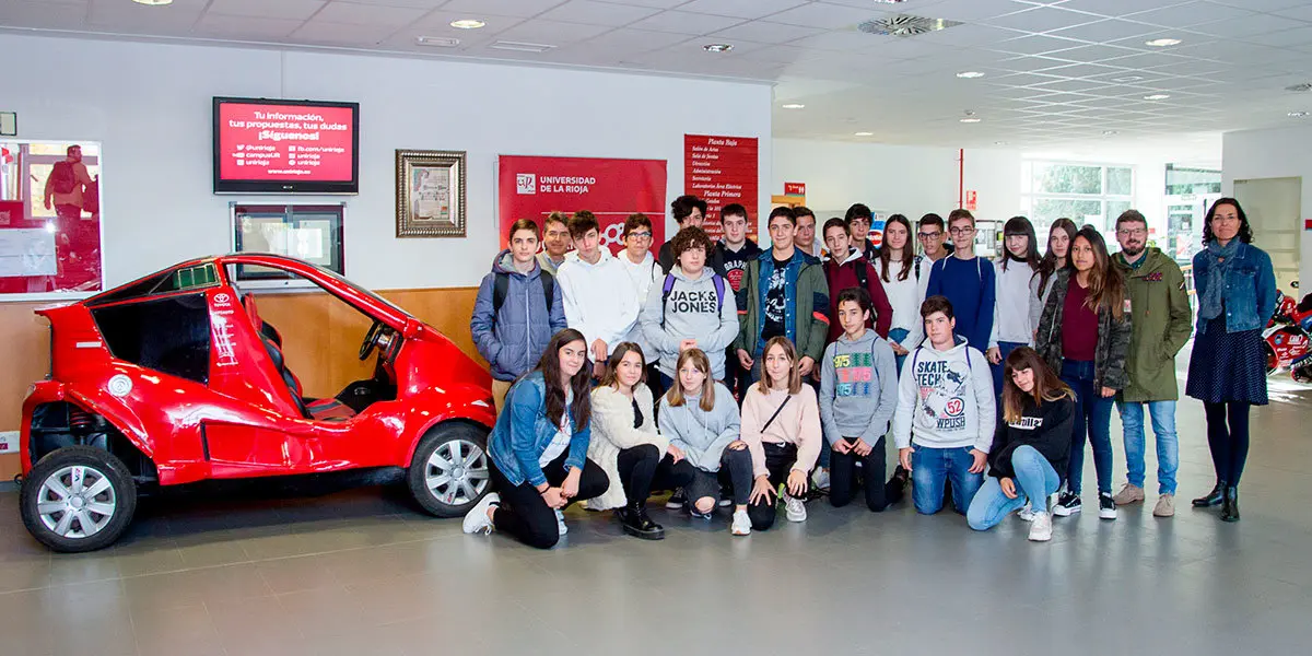 El Colegio Amor Misericordioso de Alfaro durante su visita al Área UR Maker en la Escuela Técnica Superior de Ingeniería Industrial