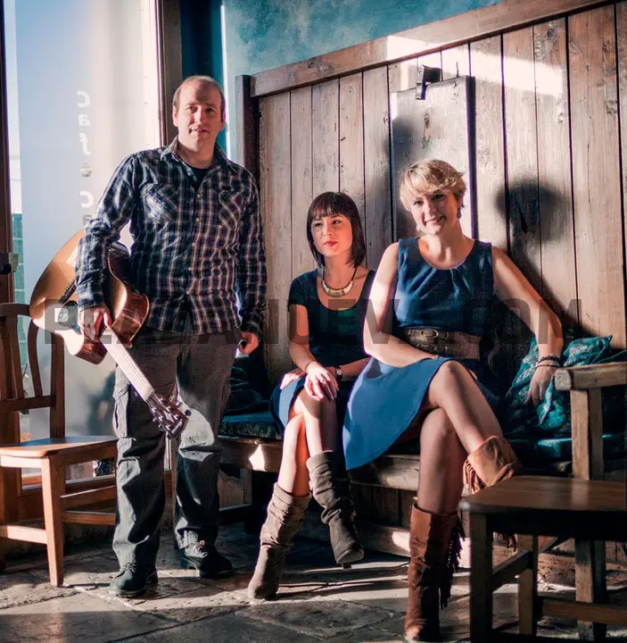 Actuaci&oacute;n musical en Caparroso del grupo &lsquo;Tres x ahora&rsquo;