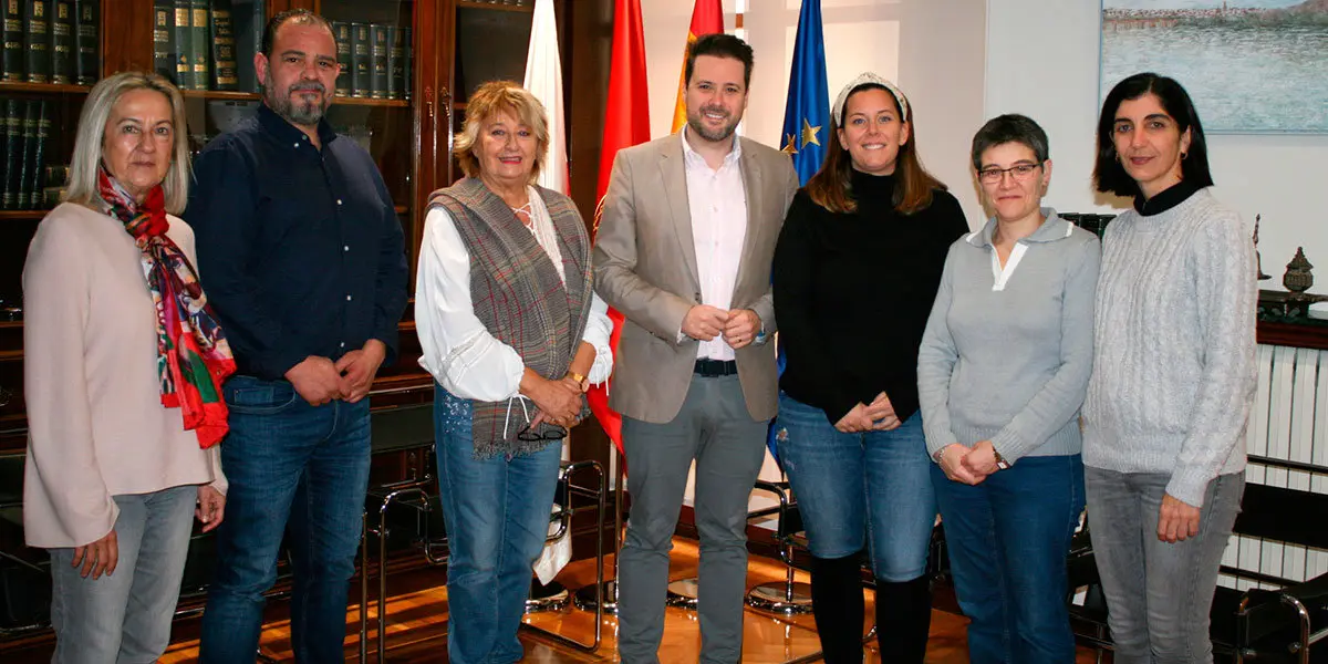 Representantes del Ayto de Tudela y de los Hogares Navarros
