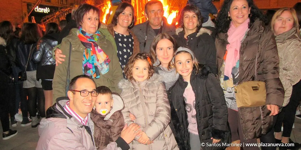 La Asociaci&oacute;n Murchante se mueve contra el C&aacute;ncer fue la encargada de prender la hoguera