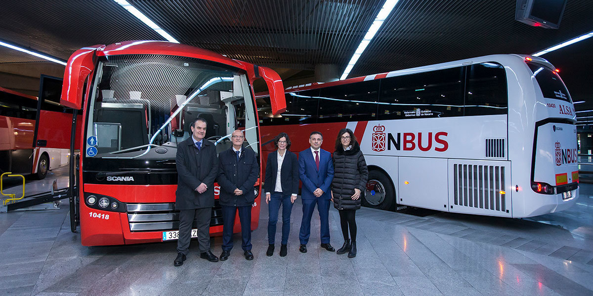 Luis García, Bernando Ciriza, Berta Miranda y Juan José Suárez durante la presentación de la nueva flota de autobuses