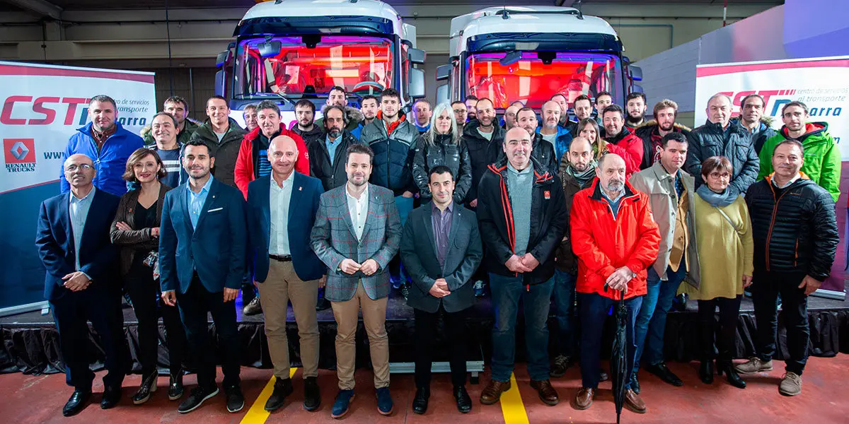  Autoridades con todo el equipo completo de CST Navarra