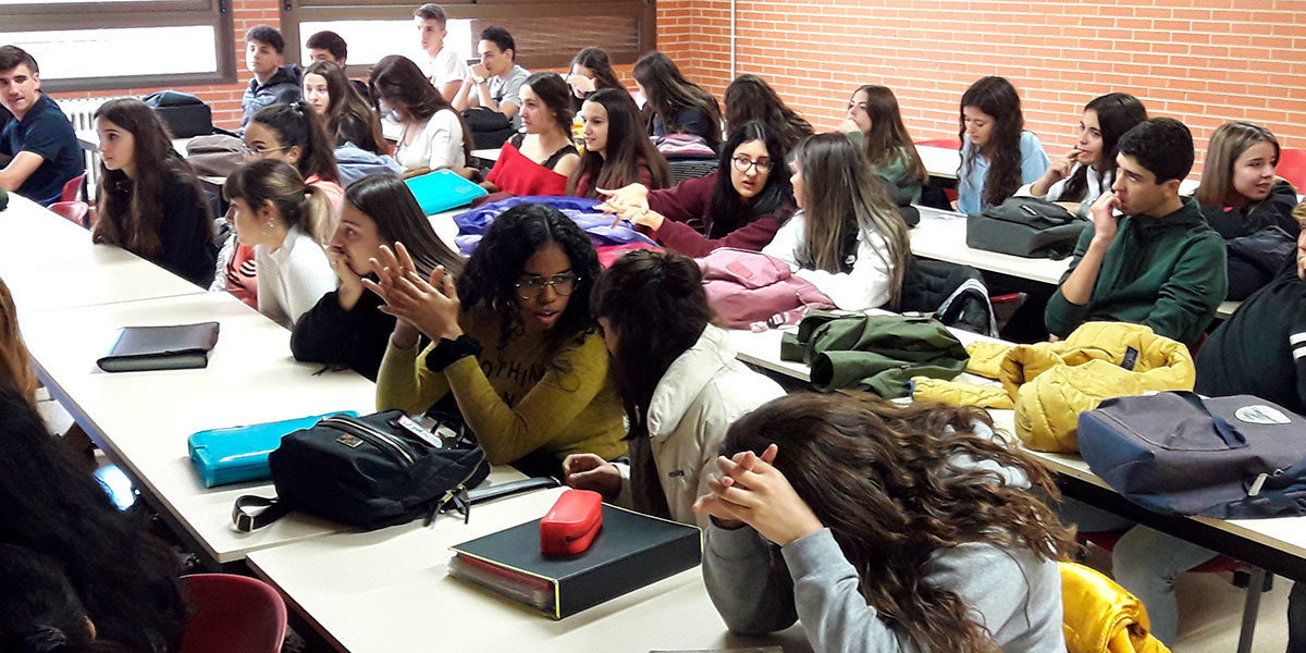 Alumnos durantes las actividades de noviembre del IES Valle del Ebro de Tudela