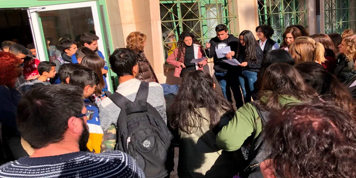 Concentración contrs la Violencia de género en el IES Alhama de Corella