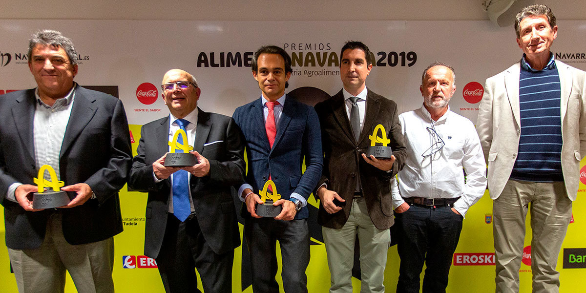 Foto de familia de los galardonados con los Premios Alimenta Navarra 2019