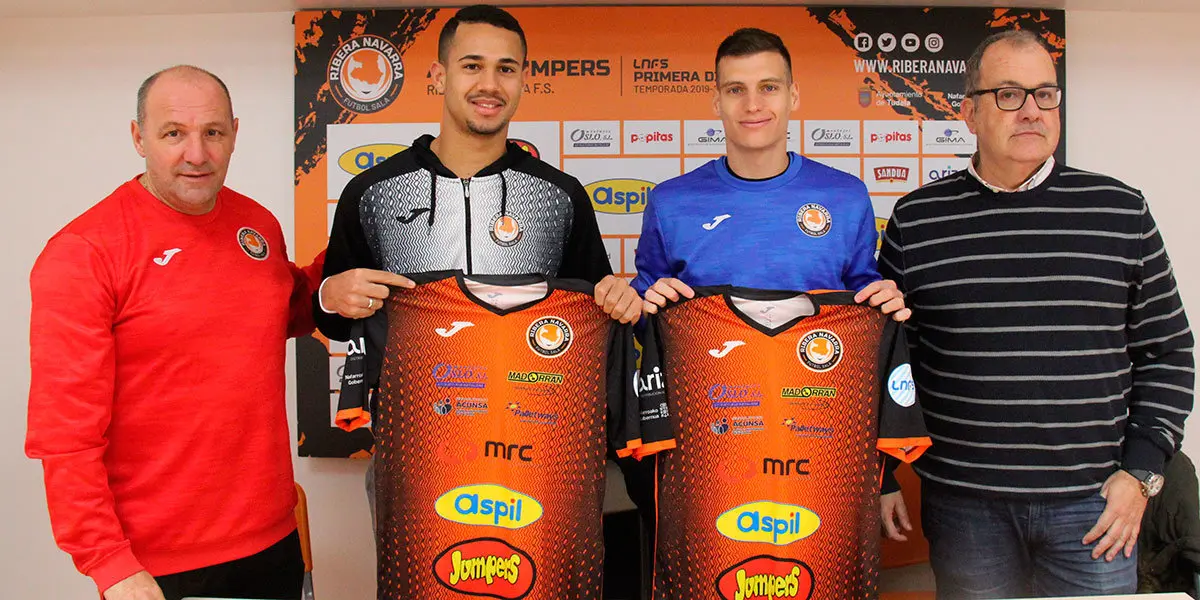 Presentaci&oacute;n de Thalles y A. Santos