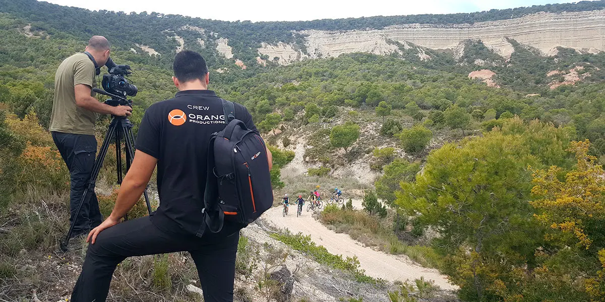 &lsquo;Senderos del mundo&rsquo; est&aacute; protagonizado por Amador, Juan y Ana, quienes muestran diferentes zonas de Espa&ntilde;a y el mundo a trav&eacute;s de rutas tur&iacute;sticas. En la imagen, la que se grab&oacute; en la Comarca de las Cinco Villas.