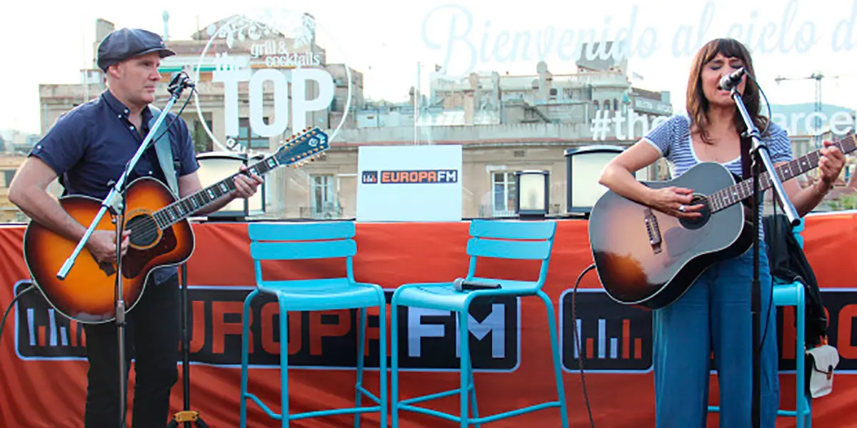 Amaral tocando en Europa FM