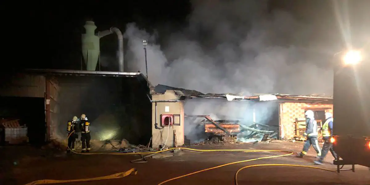 Incendio en una empresa de Cortes