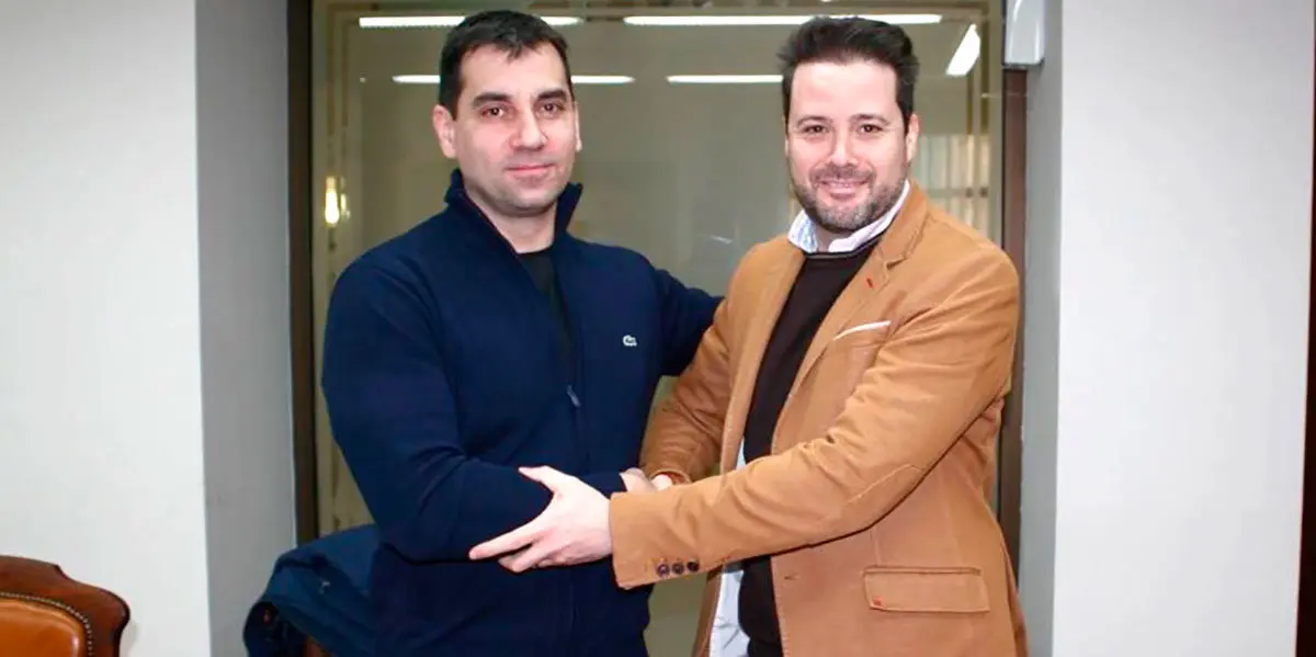 Alejandro Toquero da la enhorabuena a Ignacio P&eacute;rez