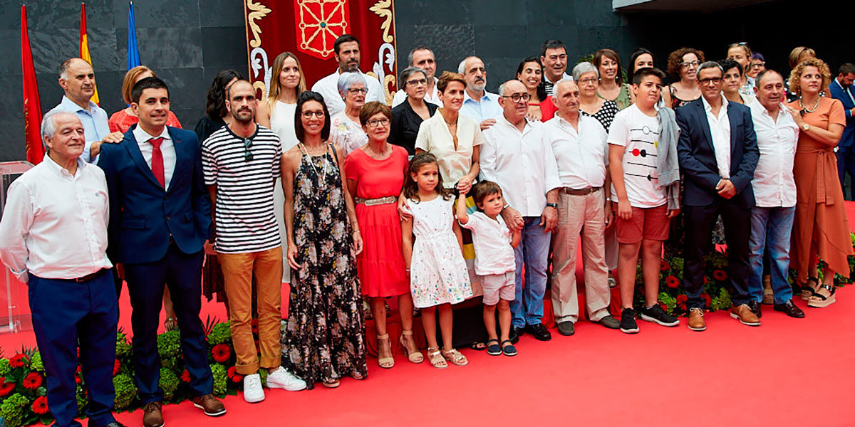 María Chivite y su familia el día que fue nombrada presidenta del Gobierno de Navarra