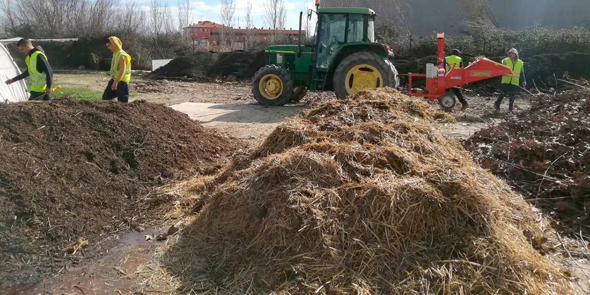 Los alumnos de la Escuela Agraria de Peralta aprenden a construir y gestionar una planta de compostaje 1