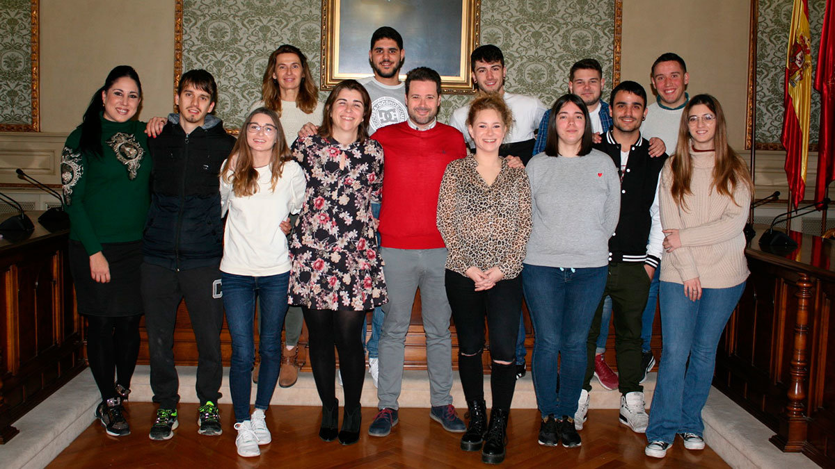 Estudiantes del Grado Superior de Marketing y Publicidad del C.I.P ETI visitan el Ayuntamiento de Tudela 1
