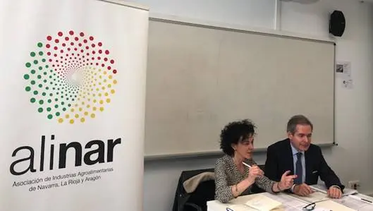 Cristina Lecumberri, Directora General de ALINAR y Jos&eacute; M&ordf; Arregui, secretario y asesor jur&iacute;dico de la Asociaci&oacute;n