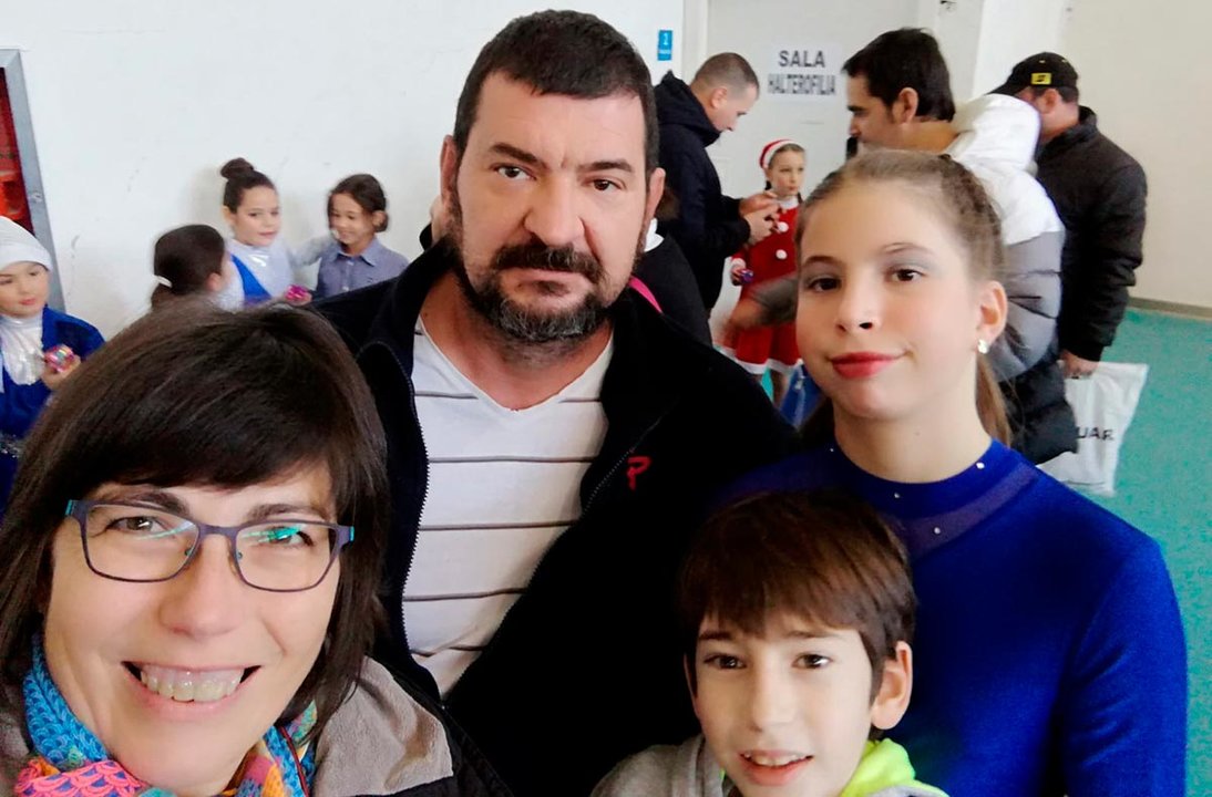 Manuel Felipe Francisco (46 años) junto a su esposa Susana Segura Bayo (44 años) y sus hijos Elsa de Felipe (11 años) y Jonay de Felipe (8 años)