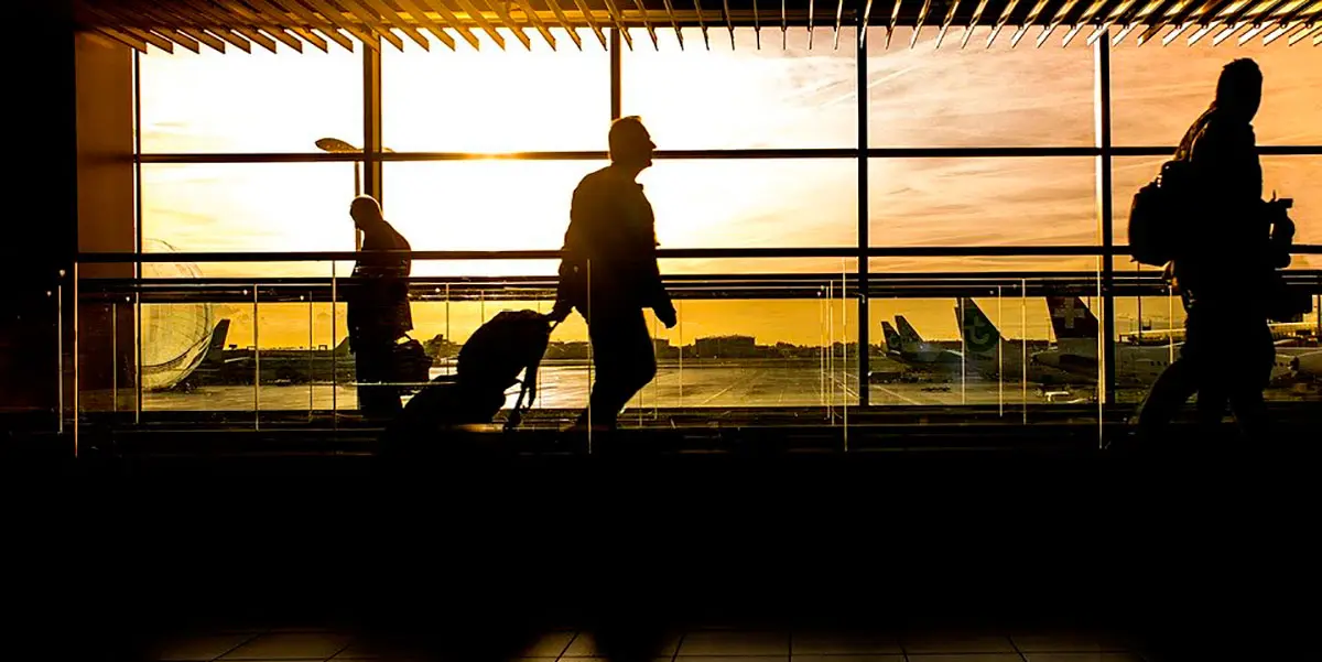 aeropuerto vuelos viajeros viajero avi&oacute;n 4