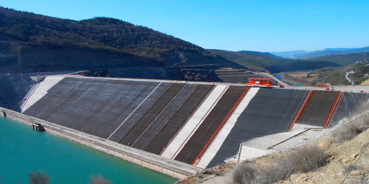 Obras en el embalse de Yesa