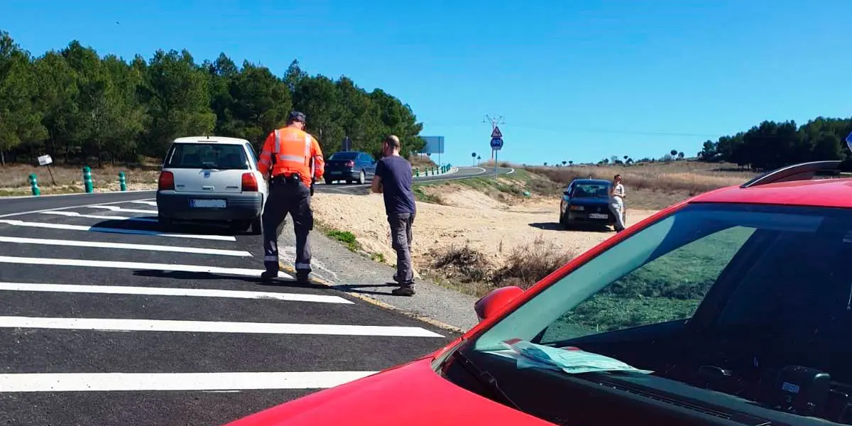 Momento del control en la NA624, con los dos veh&iacute;culos inmovilizados