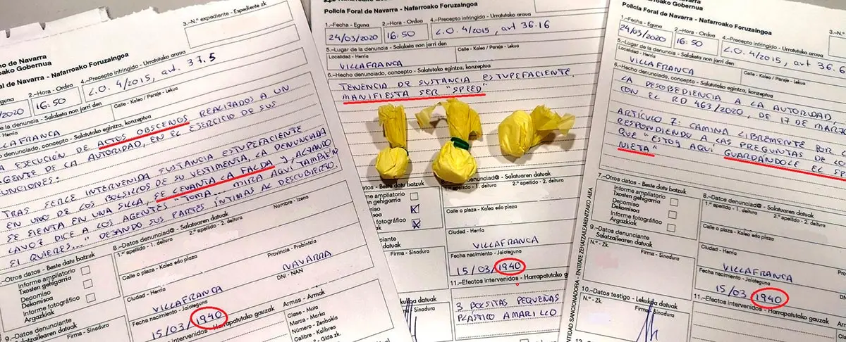 Las tres denuncias de Polic&iacute;a Foral junto con las bolsitas de speed que fueron requisadas