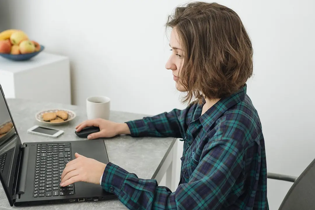 teletrabajo ordenador port&aacute;til pc trabajo