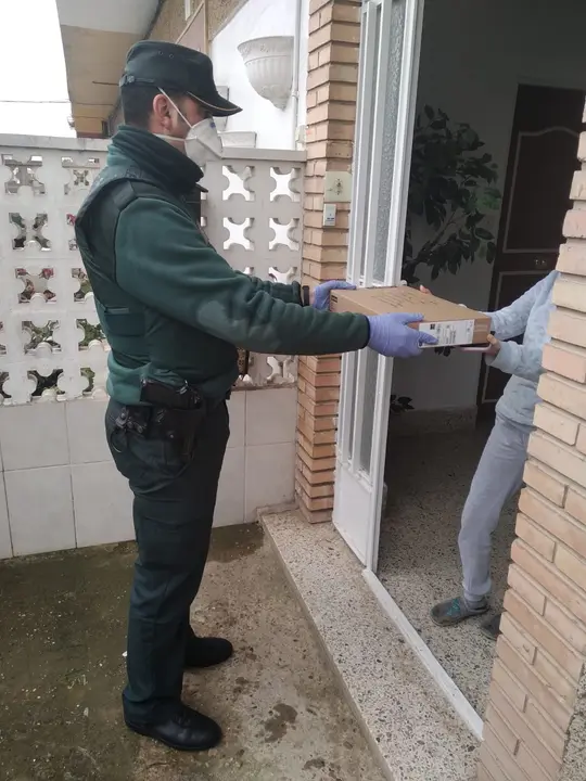 Entrega de material inform&aacute;tico a alumnos del IES Marqu&eacute;s de Villena de Marcilla