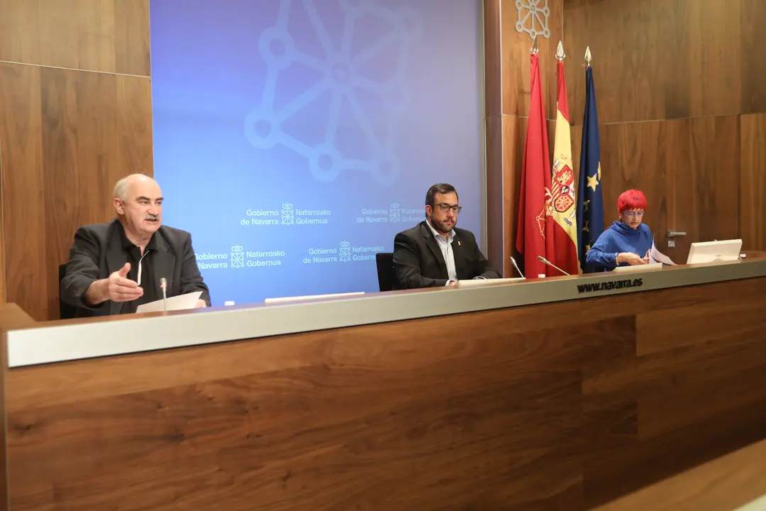 El vicepresidente Jos&eacute; M&ordf; Aierdi, durante su comparecencia junto a Javier Rem&iacute;rez y Santos Indur&aacute;in